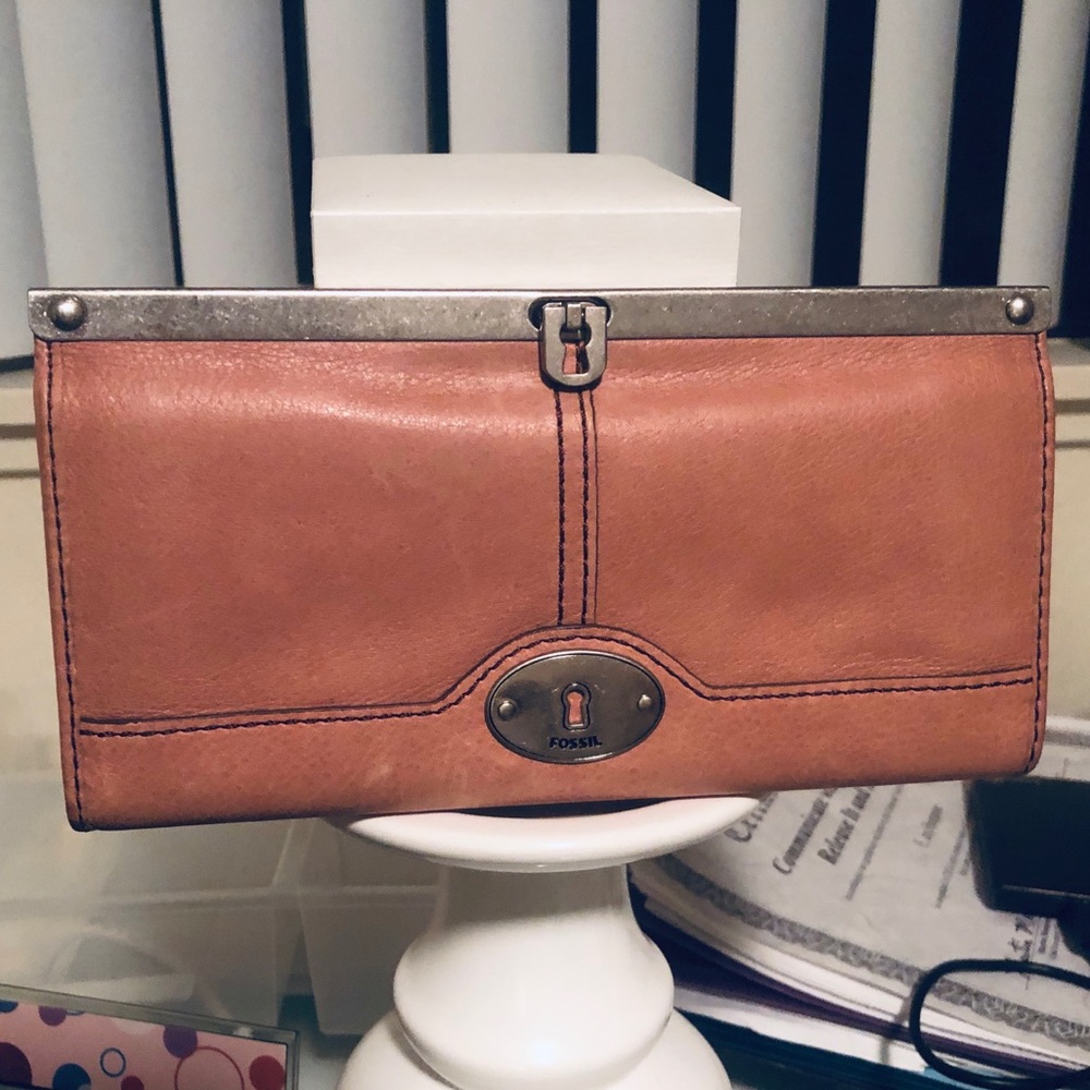 💕 Pink fossil “vintage reissue” leather wallet